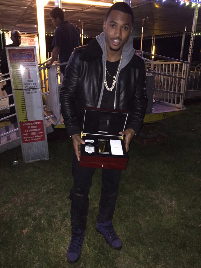 Trey Songz with 24K Gold iPhone 6 at his 30th birthday celebration