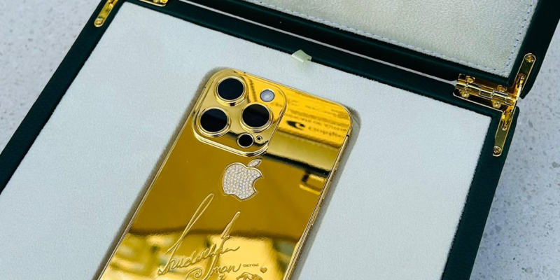 24K Gold iPhone 16