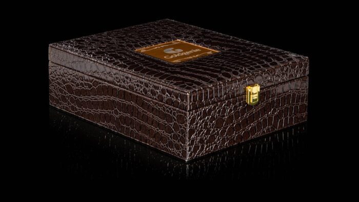 luxury box phone1 1.jpg